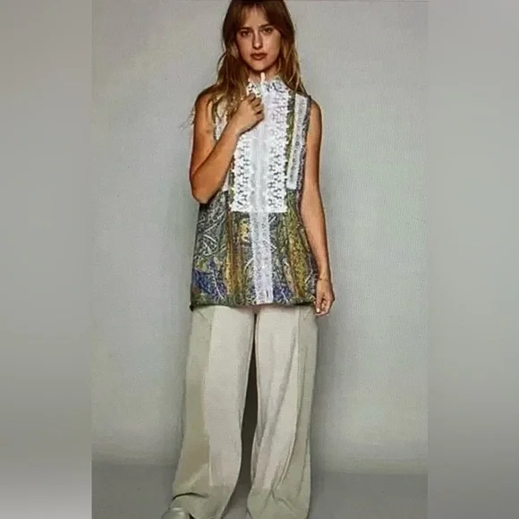 POL Sleeveless Paisley Tunic with White Lace Bib - Picture 5 of 5